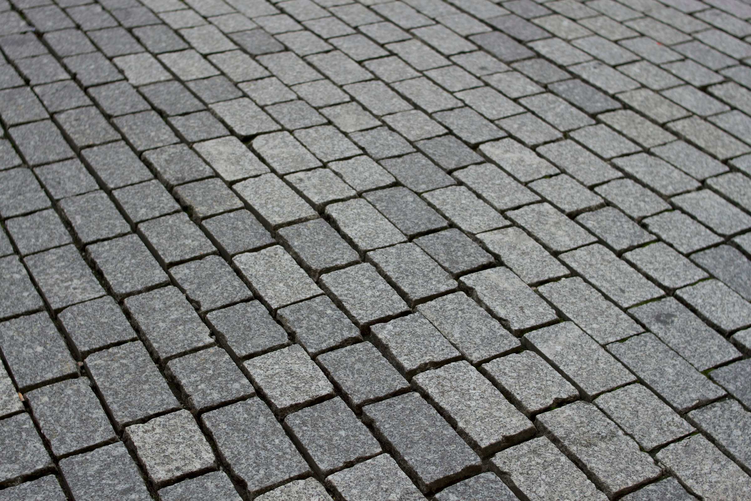 Harmaata noppakivetystä lähikuvassa.